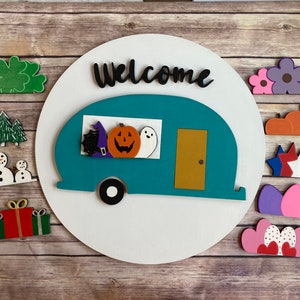 Interchangeable camper door hanger
