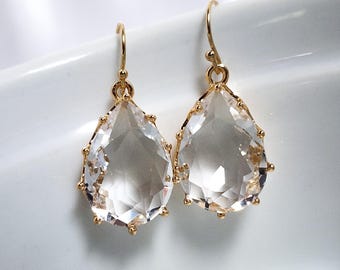 Kate Middleton Teardrop Earrings! 18 x 13 Pear shape 14 carat gold wires. Transparent Crystals.