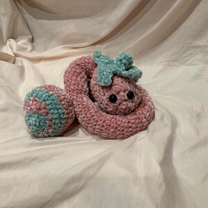 Velvet strawberry snake