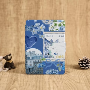 Custodia per Kindle con motivo collage blu e cinturino da polso per Paperwhite 10, custodia trasparente per Paperwhite 12/11, Kobo Clara, Kindle 2022 2024