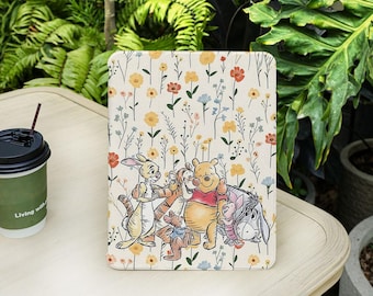 Winnie Pooh Cute Floral iPad Case with Pencil Holder Cover for iPad Air 4/5/6/7th 11" 13" iPad Pro 12.9 Inch iPad 9/10/11 Gen A16, Mini 6/7