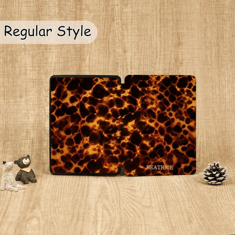 May include: A rectangular e-reader case featuring a brown and black tortoiseshell pattern. The right side of the case displays the name BEATRICE in gold lettering. The text Regular Style appears in a white bubble at the top of the image.
