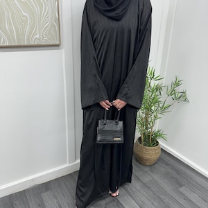 Abaya| ribbed black abaya | luxury Elegant Dubai abaya | classy abaya | 2pcs Open abaya | Modest clothing | Dubai abaya hijab | abaya set