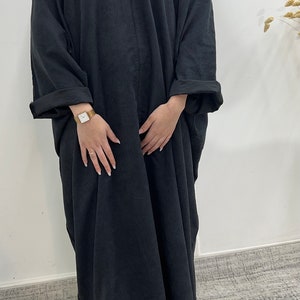 Élégante abaya noire | Abaya ouverte à franges | Abaya de Dubaï | manteau abaya | abaya d'occasion | Vêtements modestes | Tenue de l'Aïd | Abaya du ramadan| Femmes musulmanes