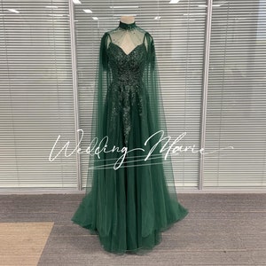 Elegant Emerald Green Sequin Beaded Dress With Detachable Green Tulle Cape - Perfect for Weddings, Galas, and Special Occasions