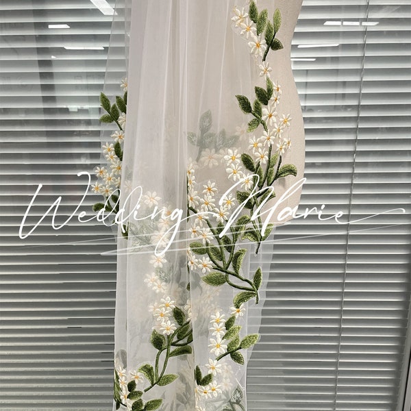 Green Leaf And Little Daisy Lace Veil, Fingertip Length Bridal Veil, Single Layer Comb Veil, Floral Wedding Veil, Custom Veil