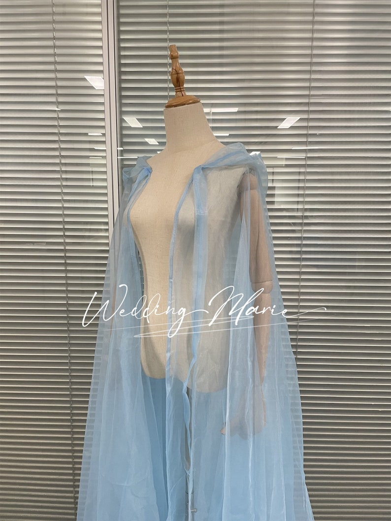Capa con capucha de organza azul claro: Capa de vestido de novia de hadas imagen 1