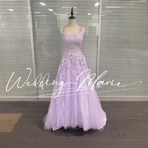 Lila Tüll Abendkleid: Floral Lace Strap Abendkleid