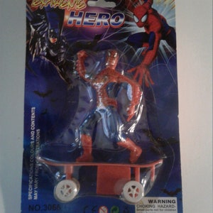 SPIDERMAN KNOCK OFF en monopatín, figura de acción, raro y único, 2000