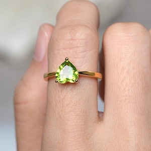 Peridot Herz Ring · Herz Edelstein Ringe · 925 Sterling Silber Statement Ring · August Birthstone Ring · Größe - 6 x 6 mm Silber Cocktail Ring
