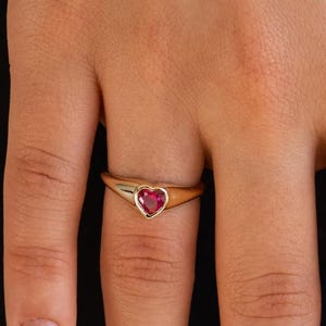 Wunderschöner Rubin Ring - 925 Sterling Silber Ring - Charm Rubin Ring - Zierlicher Edelstein Ring - Herz Ring - Größe- 5 x 5 mm. Minimalistischer Schmuck Ring