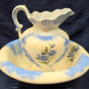 Vintage White and Blue Pitcher and Wash Basin Floral Design – Vintage Farmhouse Décor