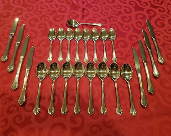 Vintage Silverware Set: 25-Piece Polished Flatware with Handle Designs