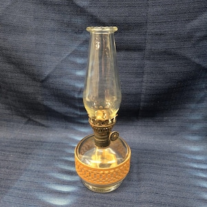 Glass Mini Oil Lamp – Vintage Oil Lamp Décor – Collectible Vintage Lamps and Accent Lighting