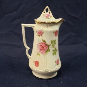 Vintage White Pitcher with Pink Roses – Collectible Pink Flower Décor – White Pitcher with Golden Trimming