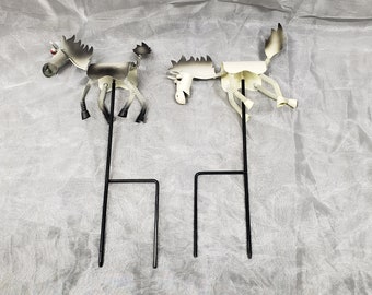 Pair of Horse Themed Lawn Stakes – Metal Lawn Stakes – Farm and Horses