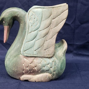 Hand Carved Solid Wood Swan Figure with Green-Blue Shading and Smooth Finish – Collectible Bird Décor – Home Décor Figurine
