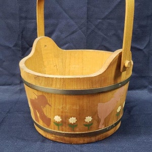 Basket Ville Wooden Barrel Basket Décor with Wooden Handle and Adorable Farmhouse Designs – Rustic Farmhouse Décor