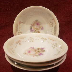 Three Crowns China – 4 Piece Set of Floral-Patterned Bowls – Soup and Salad Bowl Collection – Pink Flower Bowls