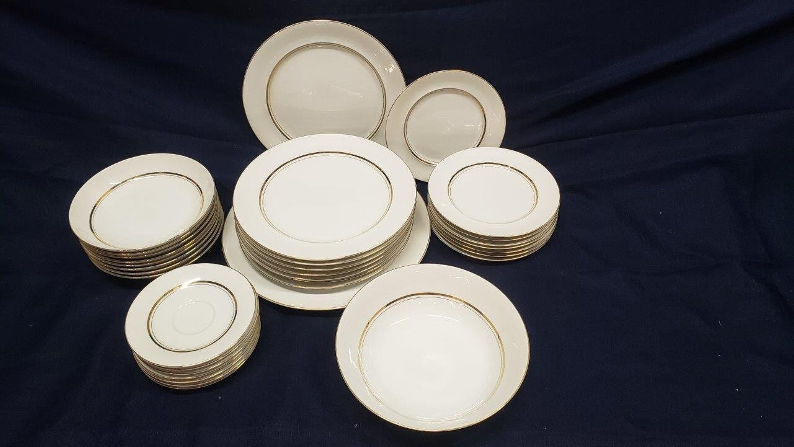 Vintage Arlen Fine China From Japan 8106 Coronation Pattern 34 Piece