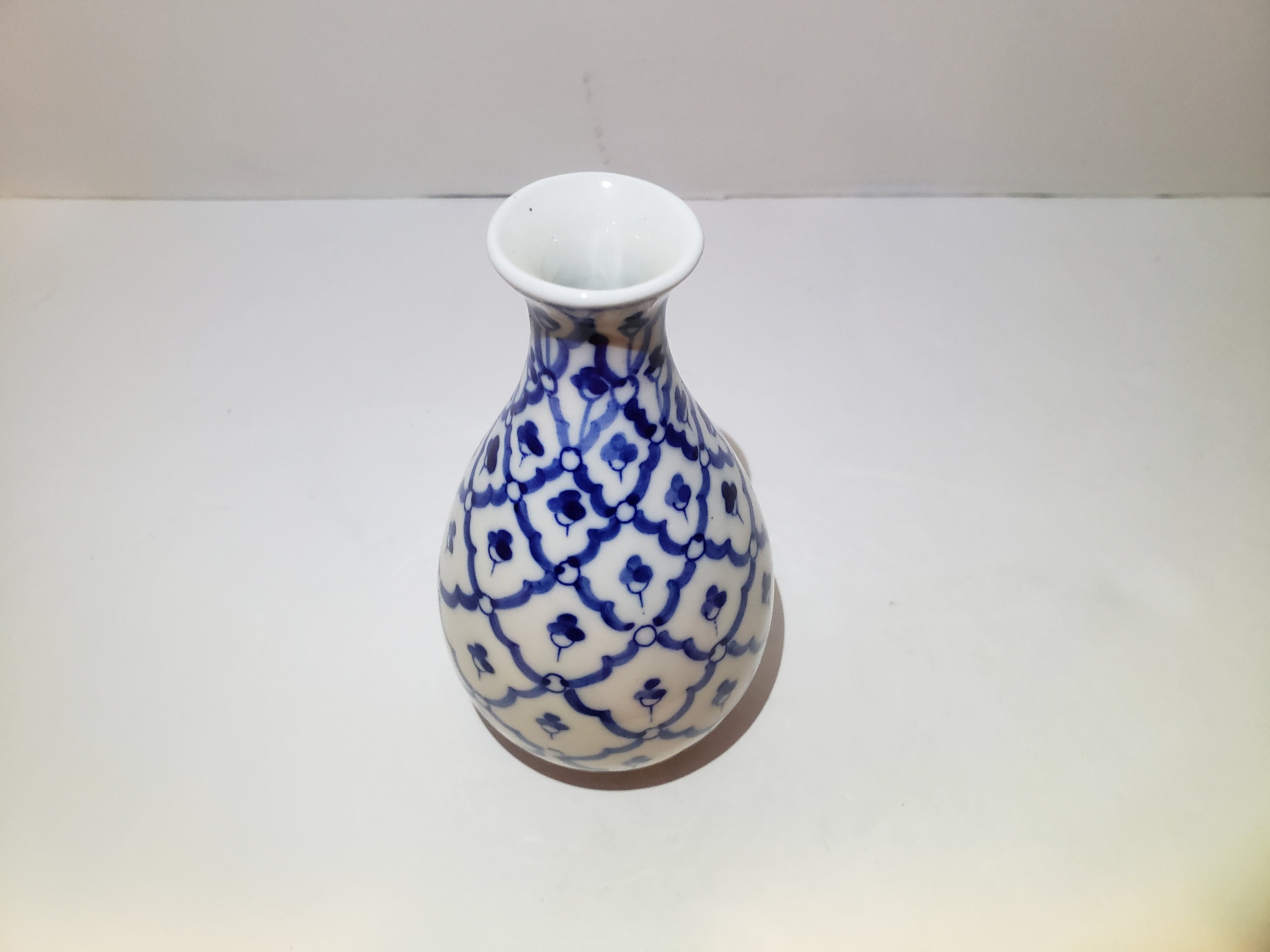 タイの陶器製花瓶：白とコバルトブルーの花柄デザイン - Etsy 日本