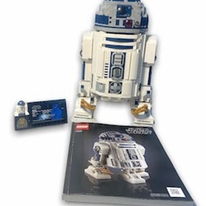 レゴ® R2D2™ セット 75379 用アクリル製ディスプレイケース - 米国製