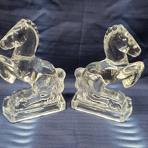 Pair of Vintage Weighted Clear Glass Horse Bookends – Rearing Horse Bookends – Elegant Glass Horse Décor for Bookshelf