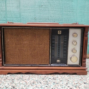RCA RLC62L Maple Solid State Dual Speaker AM FM Radio