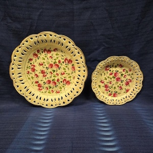 White and Pink Flower Accent Plate Set of 2 with Lattice Perimeter and Rose Designs
