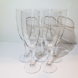 Set of 5 Beautiful, Simple Champagne Flutes for Champagne, Mimosas, Water, or Juice – Brunch Glasses in Excellent Condition