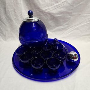 Kobaltblaue Glas Bowle - 10 Tassen, Schöpfkelle und großes Tablett - Dekoratives Sammlerstück Bowle Dekor