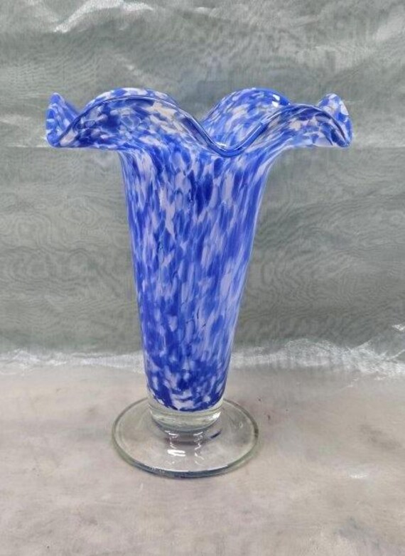 青色フリルガラス花瓶 ◎花器 高さ約13cm フリルガラス 薔薇 大正硝子