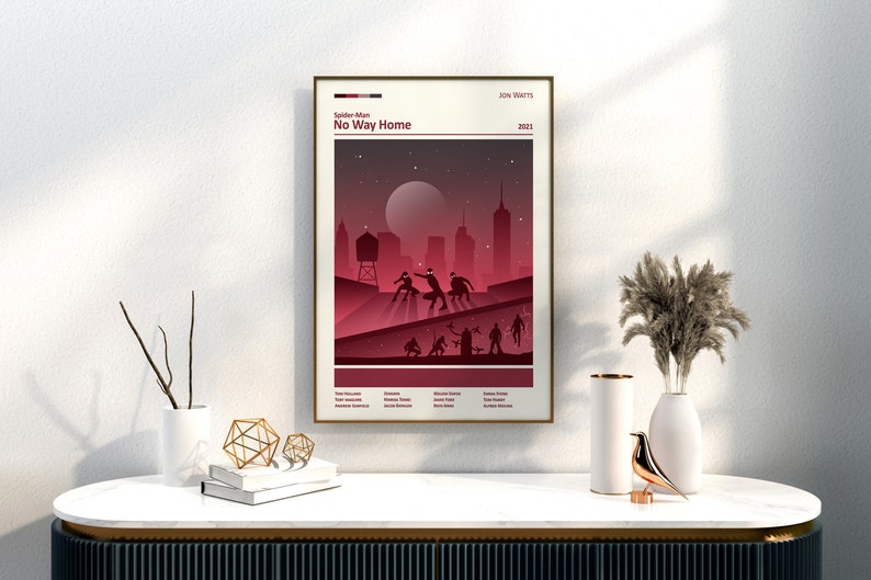 Op de afbeelding: Een minimalistische filmposter voor de film "Spider-Man: No Way Home" met een rood-zwart kleurenschema. De poster toont een silhouet van Spider-Man en andere personages tegen een stadsachtergrond. De titel van de film wordt bovenaan de poster in witte tekst weergegeven.