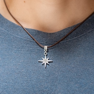 Collana con ciondolo a forma di stella - Collana unisex in pelle - Collana in stile boho - Collana con cordino in pelle - Collana in pelle con luce stellare - Gioielli alla moda