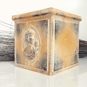 Vintage Terracotta Pflanzgefäß mit Motiv 'Dame mit Rose'