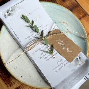 Marque-place pour mariage, Calligraphie manuscrite du nom de lieu, Plaque nominative pour l'invité au mariage, Couvert de table pour mariage écologique, Cadre de table de mariage rustique