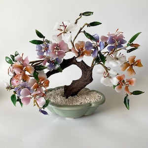 Vintage bloeiende BONSAI-boom: jade en veelkleurig glas in keramische celadon-pot