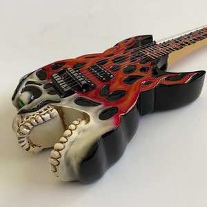 Screaming Skull Electric Guitar Coin Bank Piggy Bank w/Stand image 10