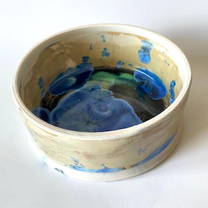 Vintage kristallin glasyr keramikskål: Blue Ocean Bloom, Artisan Studio Pottery