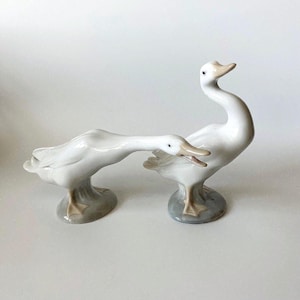 LLADRO 2 WHITE GEESE Porcelain Figurines Vintage Signed