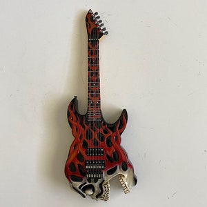 Screaming Skull Electric Guitar Coin Bank Piggy Bank w/Stand image 8