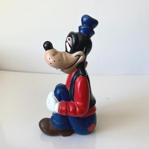 Vintage WALT DISNEY PRODUCTIONS Sitting Goofy Ceramic Statue 9.5&quot; 1970s