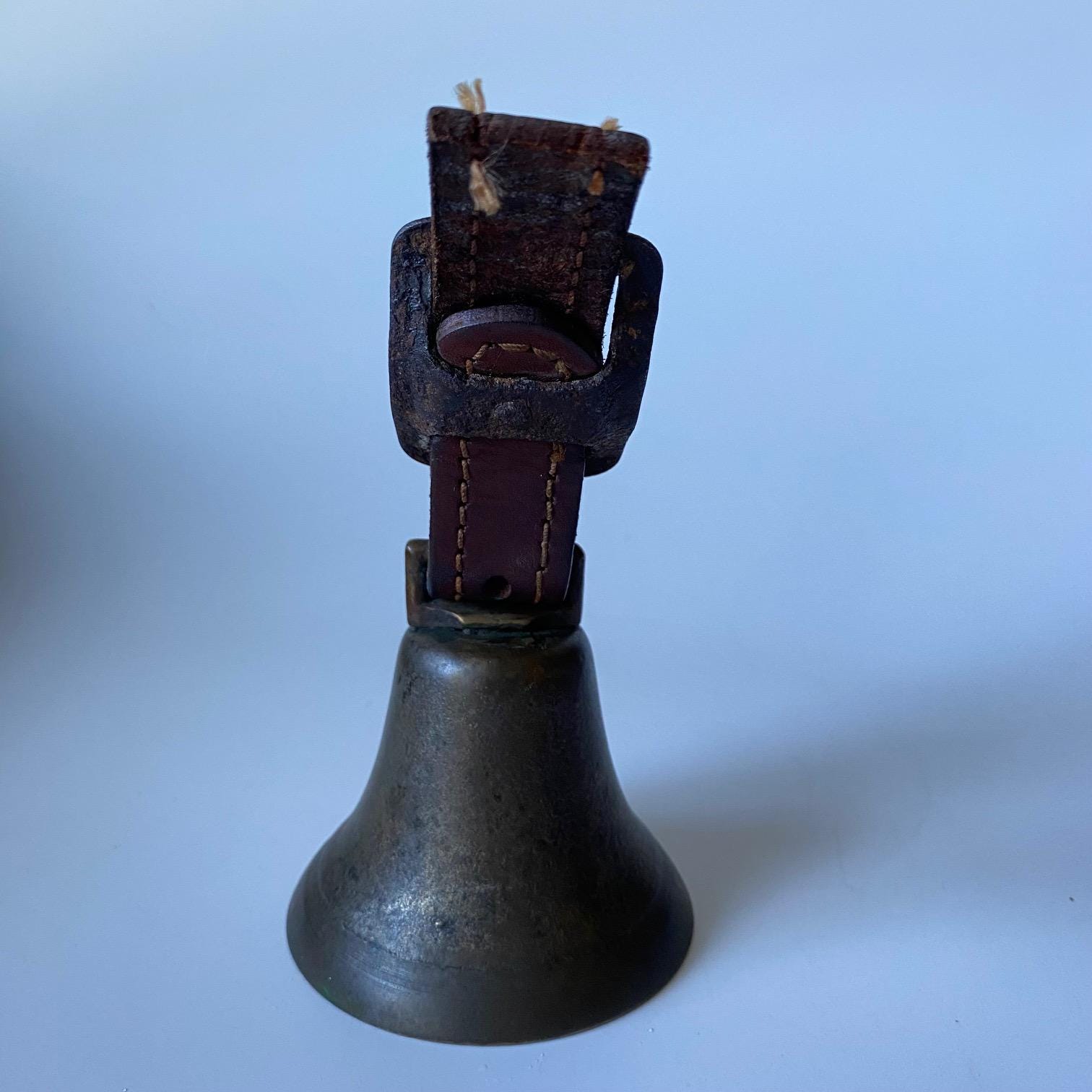 アンティークのスイス製カウベル（ストラップ付き）：ブロンズ製、1900