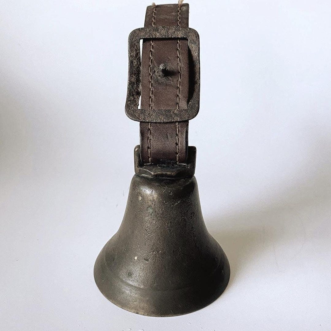 アンティークのスイス製カウベル（ストラップ付き）：ブロンズ製、1900