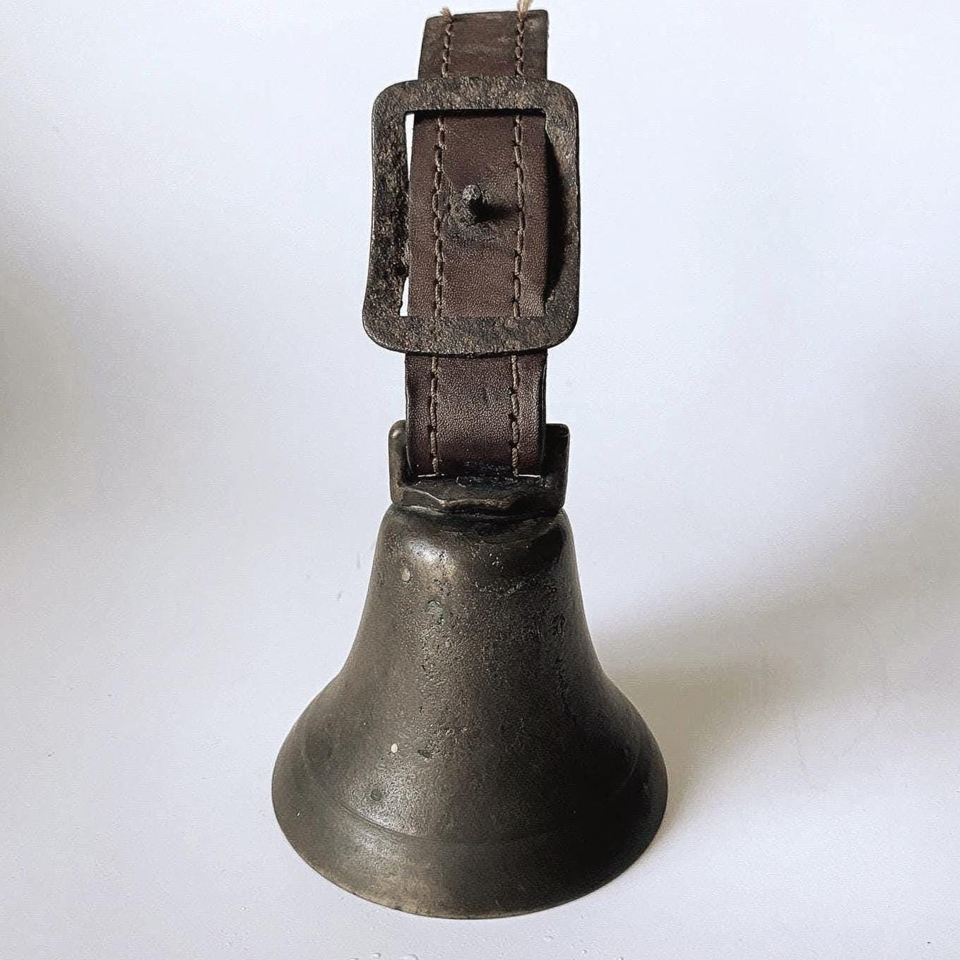 アンティークのスイス製カウベル（ストラップ付き）：ブロンズ製、1900