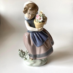 LLADRO GIRL FIGURINE “Spring Is Here” Porcelain Girl Figurine Vintage Dated 1983 As Is