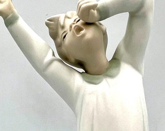 Vintage Lladro #4870 Boy Yawning figurine. RETIRED LLadro. Spain. @BendisCollectibles
