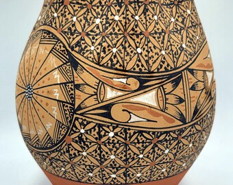 Vintage Native American Ben and Geraldine Toya. Jemez Pottery Vase