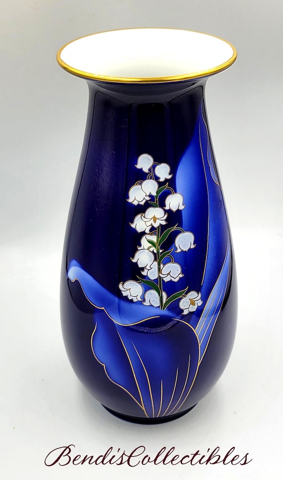 Rare Fukagawa Cobalt Blue Lily of the Valley Arita Vase. Japan