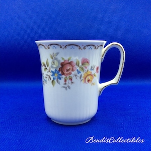 Vintage Royal Albert Jubilee Rose Kaffeetasse: Geripptes Bone China, hergestellt in England